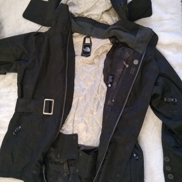 North Face  Winter Jacket size M Dark Green - Picture 12 of 12